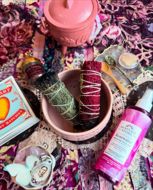 A small collection of burnables and other items for cleansing that aren’t white sage. Cedar, Dragon’s Blood, and Rose Priestess Incense from @moongoddessmagickapothecary pink cauldron from @thelittlepotionco