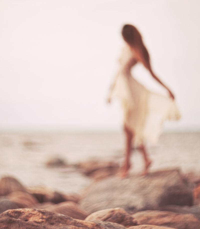 woman walking free